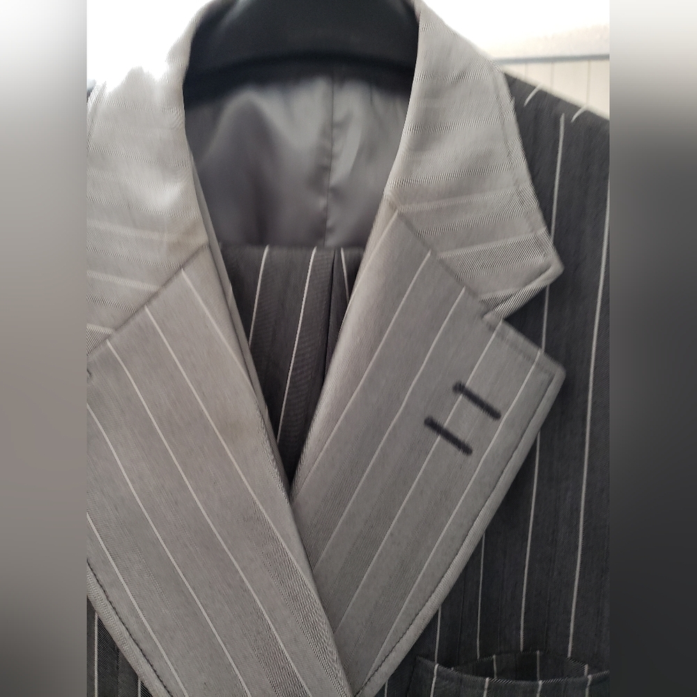 Man 3 piece suit..DO NOT BUNDLE - Picture 2 of 8